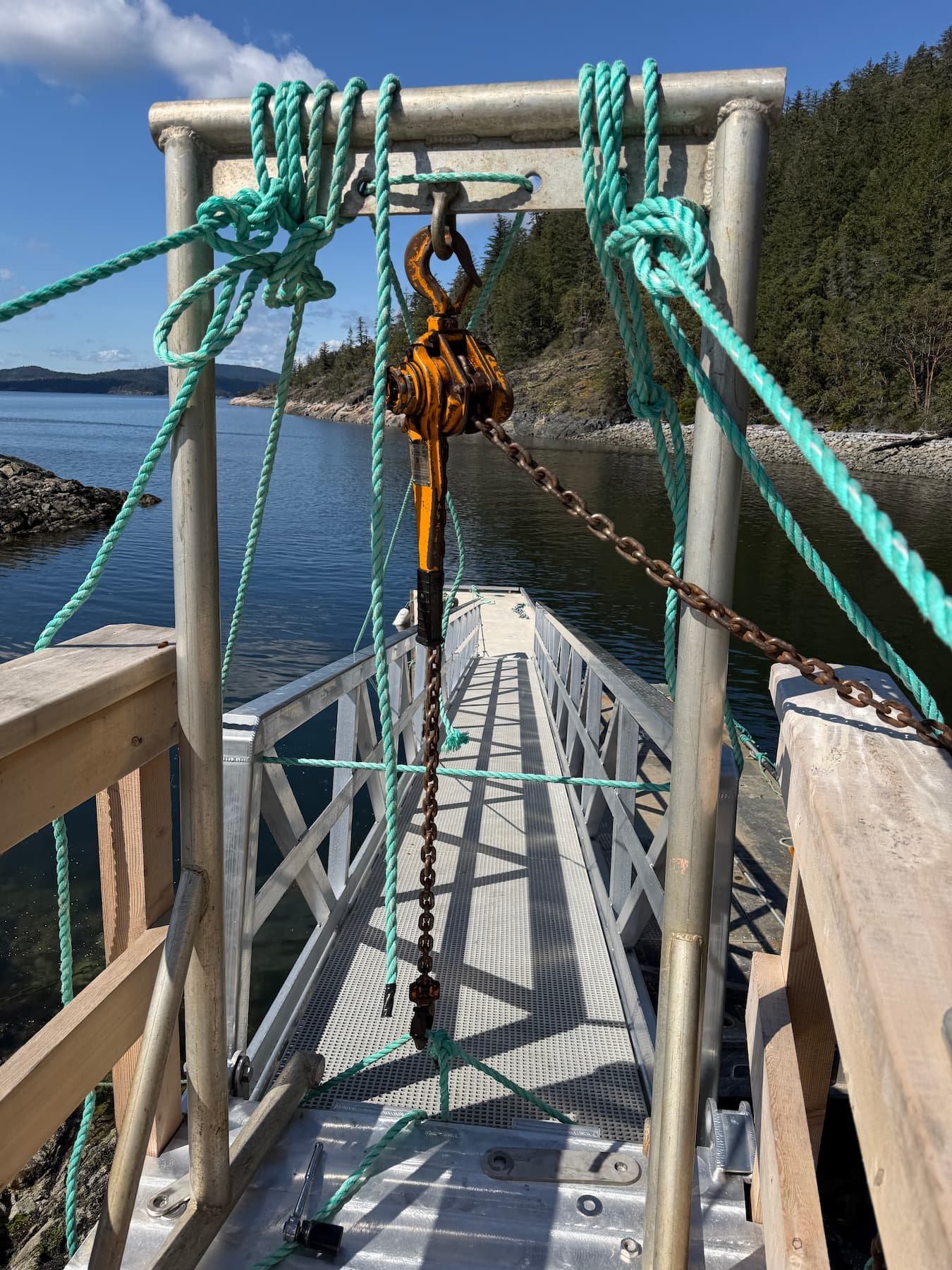 Aluminum gangway rigging with chain hoist during marine installation